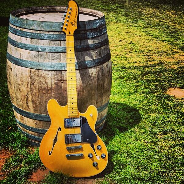 復刻版Fender Starcaster！国内入荷が待ち遠しい…！