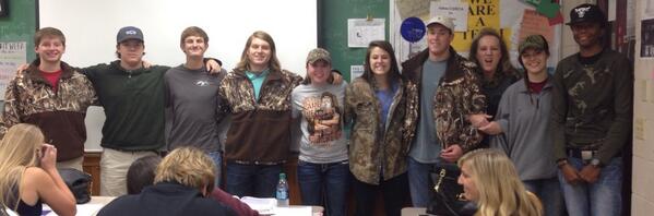 _FHSDECA's tweet photo. FHS Management Team wearing Camo! http://t.co/mPHH09Exv9