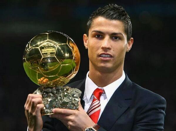 ReaI_Madrid_CF's tweet photo. Tienes un segundo para dar RT si crees que se lo merece este año. http://t.co/2HKUAOH5bT