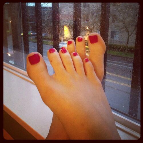 charmedspasalon's tweet image. This Manicure Monday show your support and have your toes painted patriotic red! #getcharmed #VeteransDaySalute