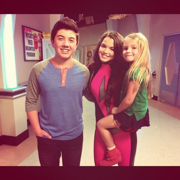 keziah_ox's tweet photo. "@parisberelc: Love when this cutie visits the set :) @miatalerico101 @bradley_s_perry http://t.co/RlOKdm9yIe"