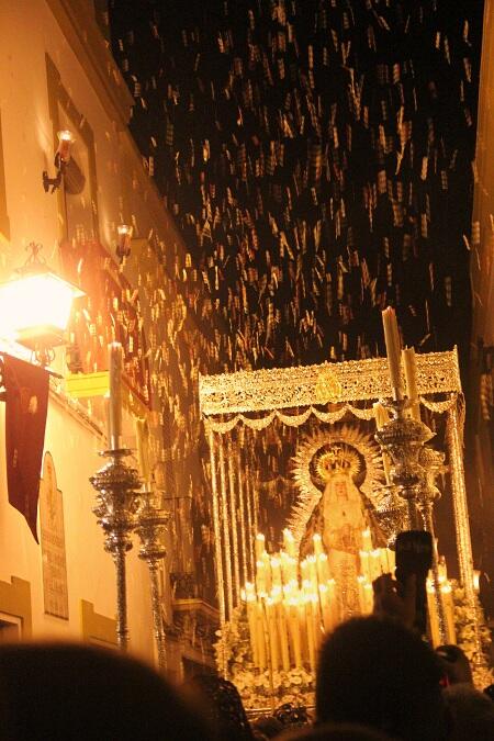 gjjesusmarchena's tweet photo. Petalá del @gjjesusmarchena a la Soledad #medallaSoledad http://t.co/m5D7bsuuLF
