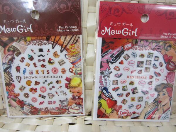 東急ハンズ新宿店 とってもキュートなネイルシールがネイル コーナーに仲間入りしたのでご紹介 思わず食べたくなっちゃうスイーツモチーフやゴシック調の柄など全部で７種類 薄い素材なので ジェルネイルはもちろんマニキュアにもおすすめ Http T Co