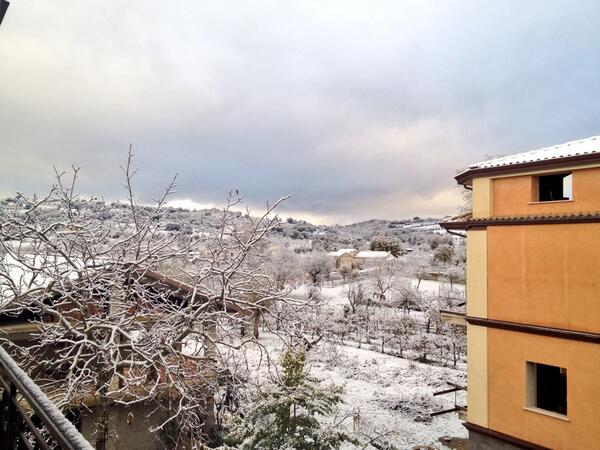 DbRaffaele96's tweet photo. Neve, scusa buona per non andare a scuola😁😁 http://t.co/iDrVPr6xyG