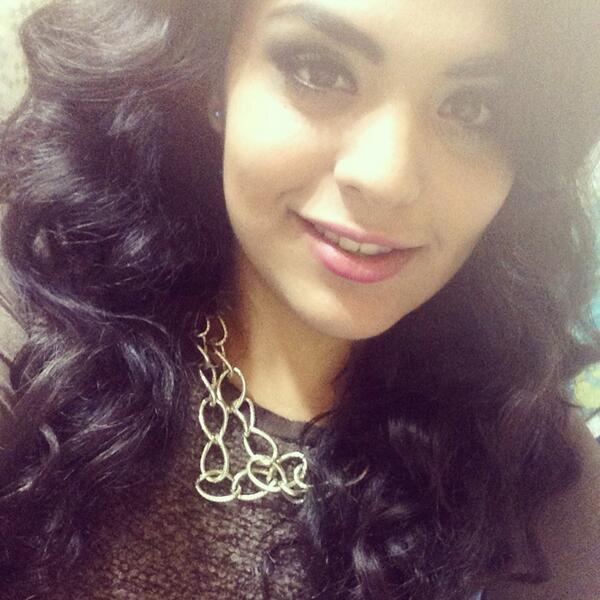 bbbrryy's tweet photo. #Chulada #sonrisa #cuandomearreglo 😁 http://t.co/6oxya8iL4I