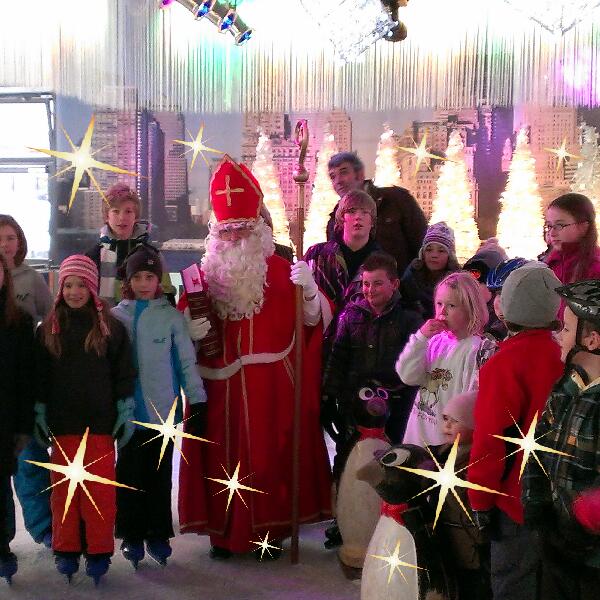VC_Trendscout's tweet photo. Nikolaus on Ice
am 6.Dez. nach der Hochzeit mit Überraschungen für die Kleinen. http://t.co/xDbZYh7X1i