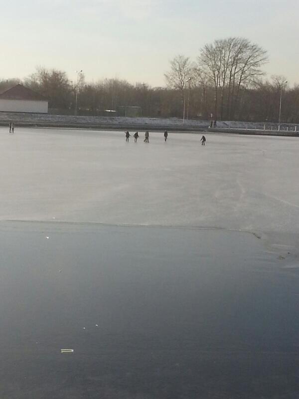 basheyev's tweet image. Ишим еще не замерз, а ребята уже на лед вышли. Кандидаты на премию Дарвина.