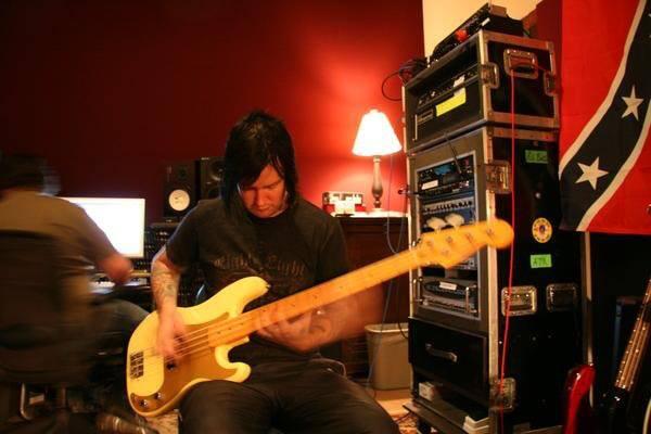 A7XDEPOK_IDN's tweet photo. #foREVer RT @Faisal7Fallen: @a7xes @a7xindo @jimmytherevindo @revfansforever @imaginetherev Jimmy #foREVer :'( http://t.co/jni5acLV0M
