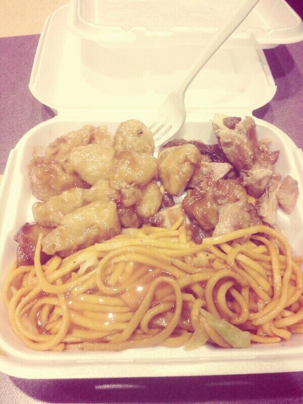 TheseBasic_Hoes's tweet image. This chinese food gave me life 