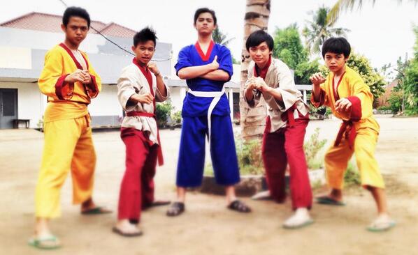 alysyarief's tweet photo. Fight @RenardyHalim @alvhaleee @rizal7fs @alysyarief http://t.co/SDANgn4T27