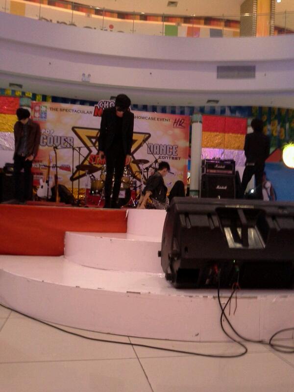 FavorAction's tweet photo. Ini perfome favor lagu ke 2 @Vin_FaVoR @Vid_4413 @BillyHarianto @D_QFaVoR http://t.co/gu8TYiG5Go