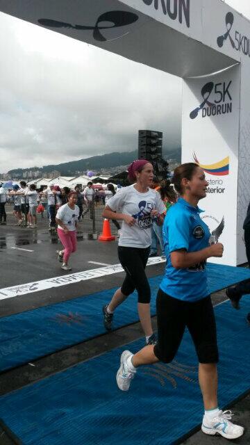 InfanciaEc's tweet photo. Min @CecyVacaJones en llegada de 5k #DuoRun en carrera contra la violencia a la mujer http://t.co/mWDopjpHBB