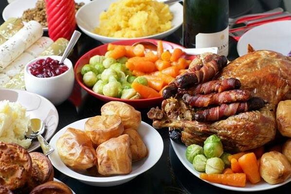 brewfortwo's tweet photo. Take a break from the shopping, enjoy a #SundayRoast with us today 12-5pm: roast pork, yorkshires, apple sauce..mmm!! http://t.co/G1rE43J6Gk