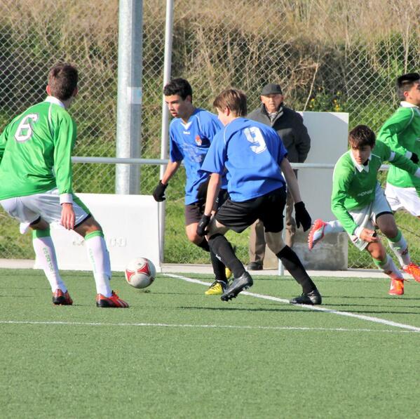 FerminGurpegi's tweet photo. @mikelp98 y yo ayeer, en el partido contra el SanJuan! http://t.co/sayiypk5Kn
