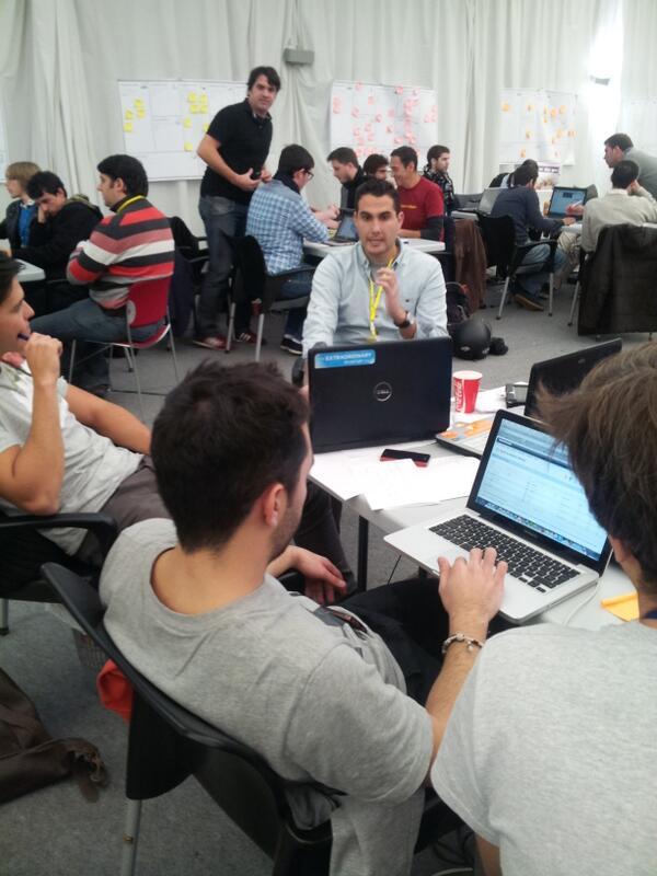 SWsevilla's tweet photo. Los consejos de @troyadavid en el día de las presentaciones #swsevilla http://t.co/P0B03gFtPL
