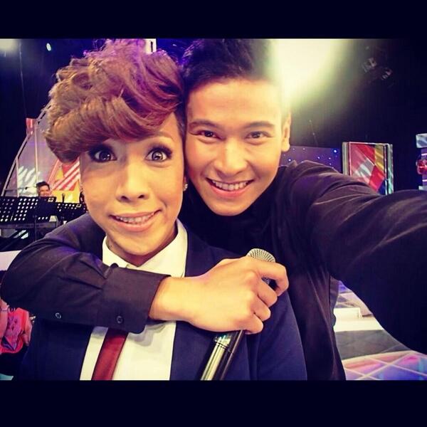 Dee on GGV RT <a href="/vicegandako21/">✭Christine Casipit✟</a>: Ang cute mo Vice,ikaw din Enchong!
mukhang fan na fan ang dating ni Vice. #chongfie