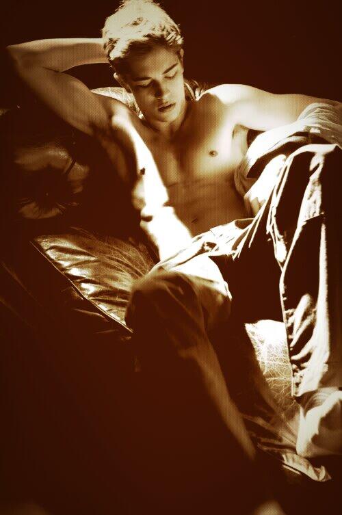 SolidAnomaly's tweet image. #SeductiveSunday @TeleporterKat