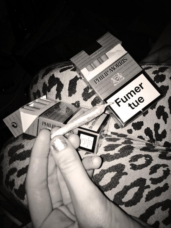 Feliyne's tweet image. #Posées. ❤️✌️