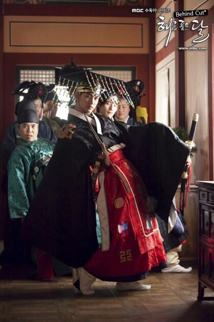 Kimsoohyun_bot's tweet photo. 다들 월요일이라고 우울하지 말고..이 사진보고 웃어욯~~ http://t.co/o8HCxzh0FP