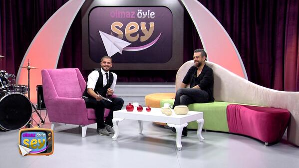 #olmazoylesey ekibi ilk bölümünde, Ünlü Modacı <a href="/hakan_akkaya/">Hakan Akkaya</a> konuk ediyor!