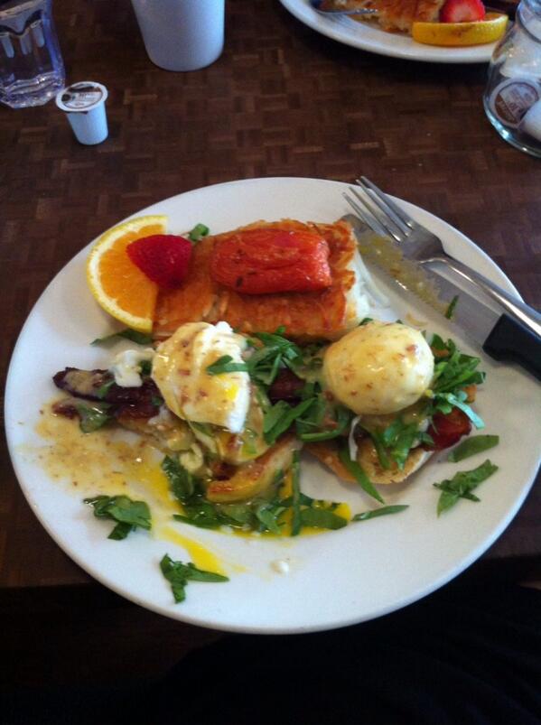 LivingTheLocal's tweet image. Had an Eggs Benny from @jamcafevictoria and almost died from happiness #yyj #supportlocal #yum #livelocal