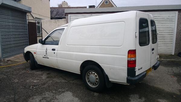 SparkDetailing's tweet image. So here is the van we had booked in this weekend! Very sorry looking 15yr old Ford Escort! #detailing #signremoval