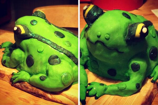 Check out this weekends frog cake creation! You don't get many opportunities to make a cake like this...