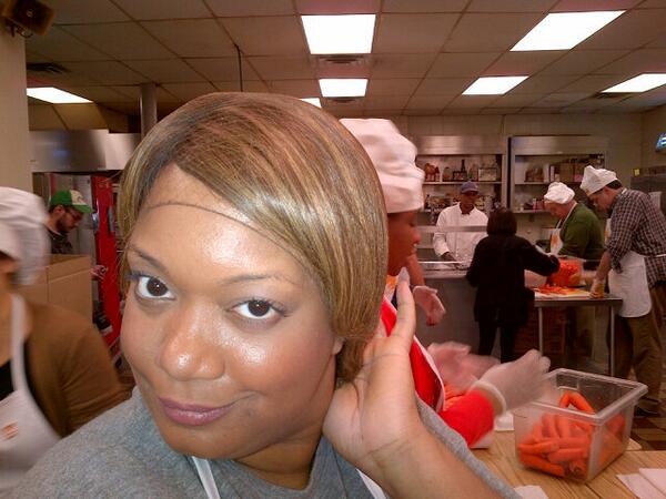 SunnyAnderson's tweet photo. @foodbank4NYC with the latest in hair net fashion... #Thanksgiving2Go http://t.co/wIyDet62rn