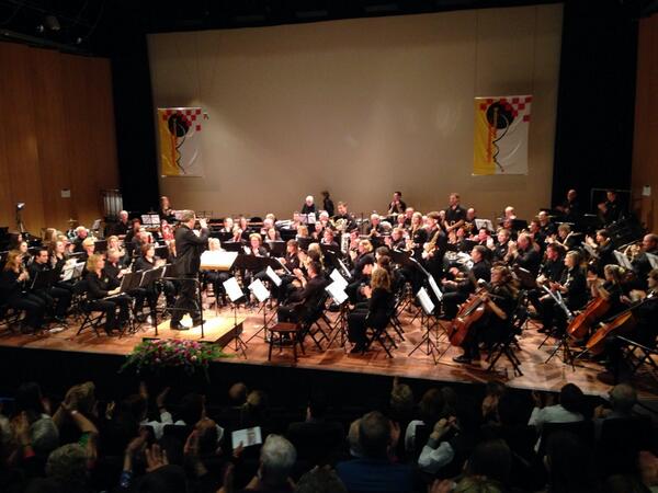 karelvansoest's tweet photo. #SemperUnitas speelt werkelijk de sterren van de hemel tijdens het concours in #Veldhoven. Majestueus! http://t.co/plj3idLkiO