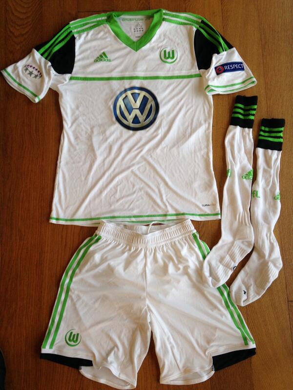 UWCL's tweet image. RT for a chance to win the full #UWCL Wolfsburg kit from last year's final. Winner randomly selected after 1k RT's