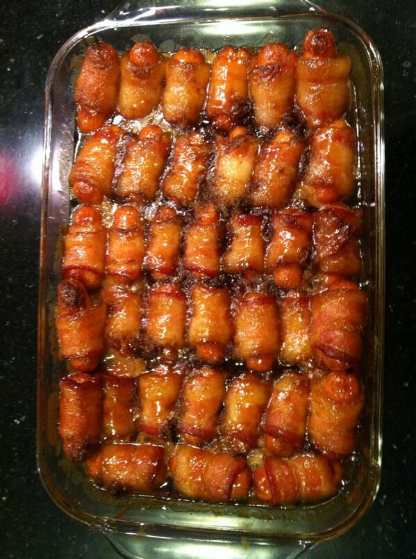 AdamEichhorn's tweet image. @spiceadams Pregame meat treat. Bakes #bacon wrapped smokies in brown sugar and butter. #NextWeekDoe #Bears