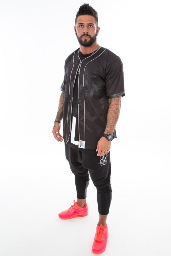 SikSilk's tweet photo. RT for the chance to win everything Leon is wearing inc the nikes size 8 winner picked sun1st 10pm #siksilk http://t.co/hWH3i2Ksg0