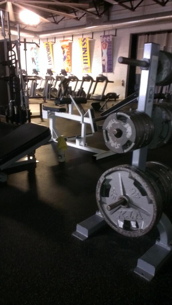 JHolwey's tweet photo. Getting the #royaltreatment in #emporia. Access to the gym before its even open. http://t.co/tvHXC4j2Hi