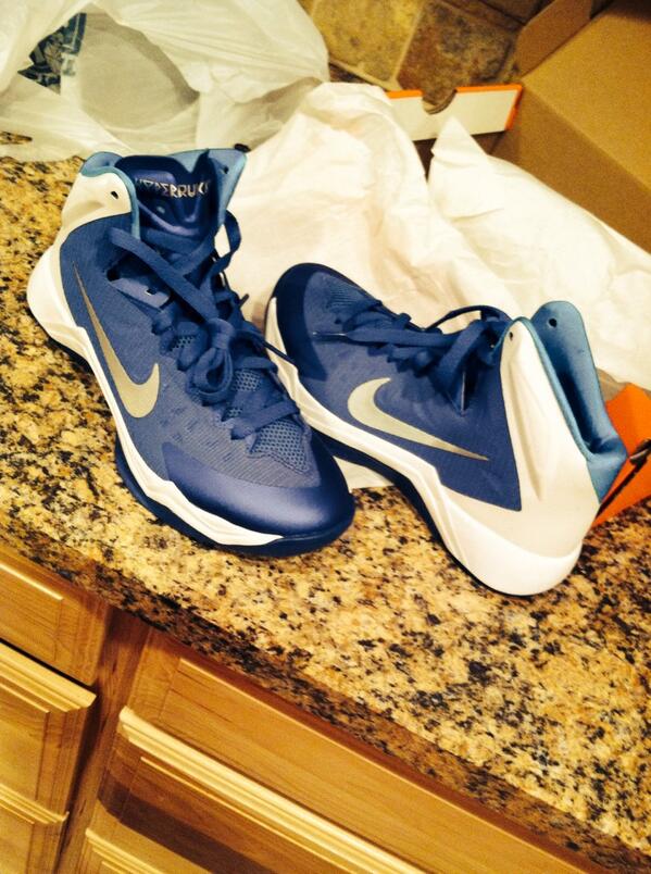 Sierra_fife01's tweet image. New basketball shoes 💙☺️ #hyperquickness #nike