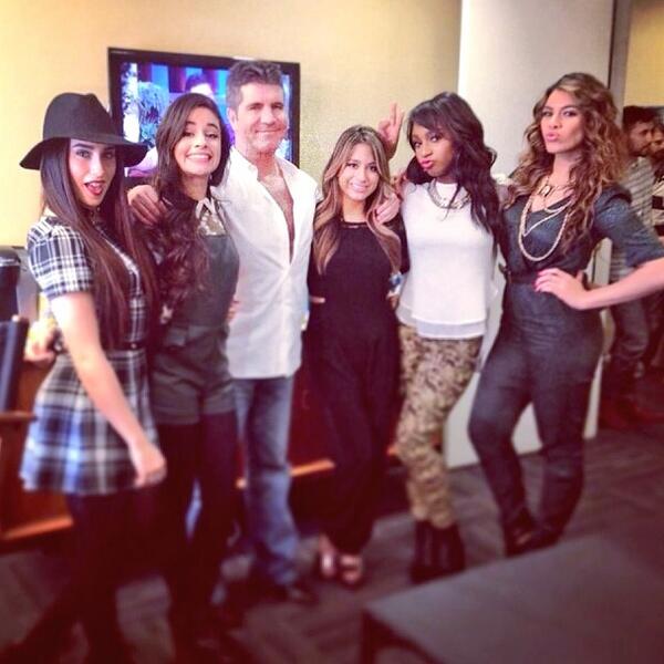 CowellOnline's tweet photo. Great pic of @SimonCowell with the lovely ladies of @FifthHarmony backstage at @TheEllenShow ! #Harmonizers http://t.co/hf07oPpDak