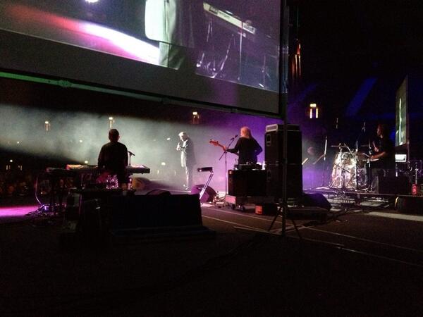 BillMedleyMusic's tweet photo. My first show ever in the UK! @WEMBLEYARENA http://t.co/T4jAQLKp8L
