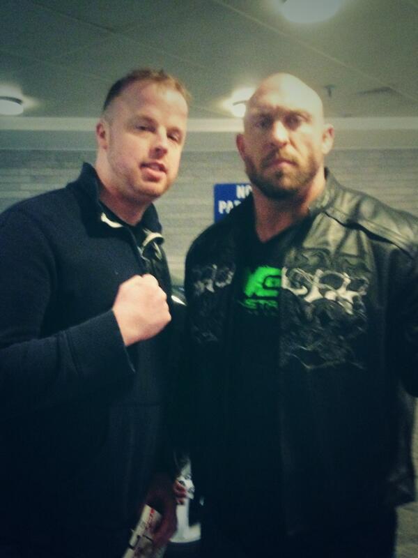 ChrisMcG686's tweet image. Thank you to @Ryback22 for stopping and taking pictures and autographs #rybackrules #SurvivorSeries