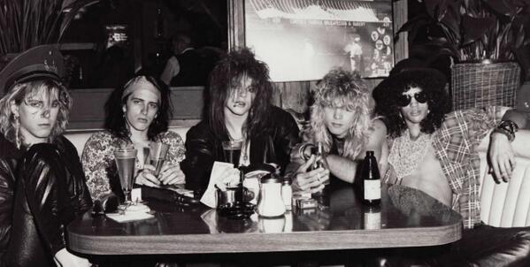 HelenLapshin's tweet photo. Oh, just @RomanLapshin hanging with the boys of GNR at Canter's. http://t.co/JUTcLXMtCQ