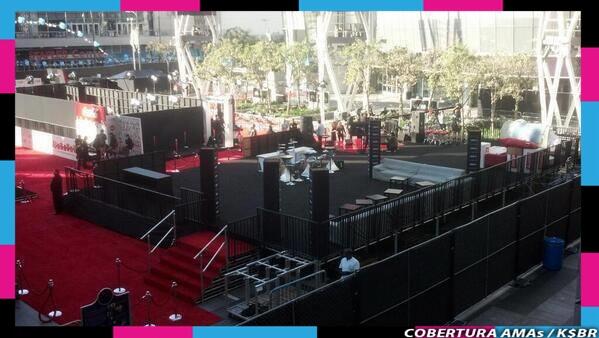 American Music Awards 2013 [24/11/13] >> Actuación - Página 5 BZ3RpAWCcAA6E8N