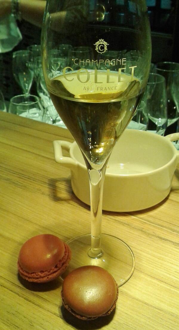 Benoit_Cham's tweet photo. Cocktail des partenaires du 10e Trophée Jean Delaveyne @LesToquesFranca #ThierryConte #LeCamelia #Cocktail #UnDélice http://t.co/pYibAzZfGK