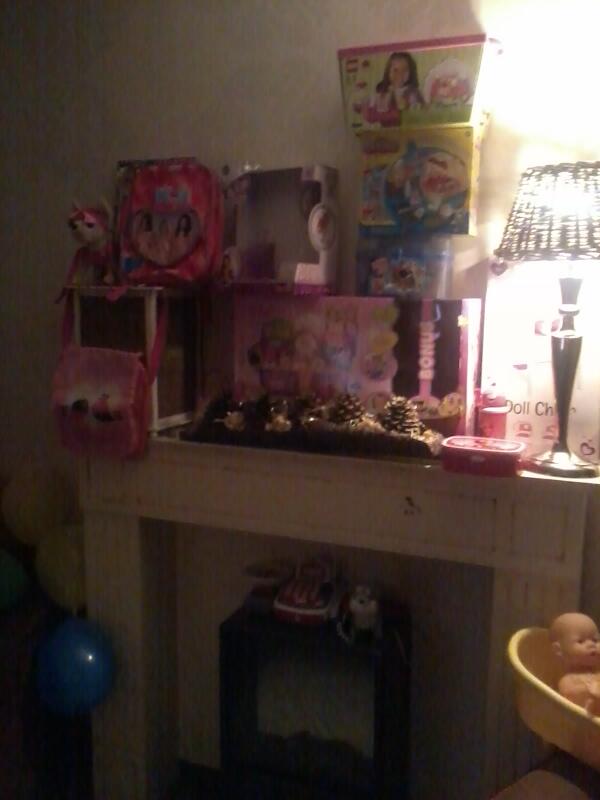 JentineK's tweet photo. Esmee haar verjaardag vandaag gevierd, en wat een kado's heeft ze gekregen! #top dag! http://t.co/MQUkbxE59a