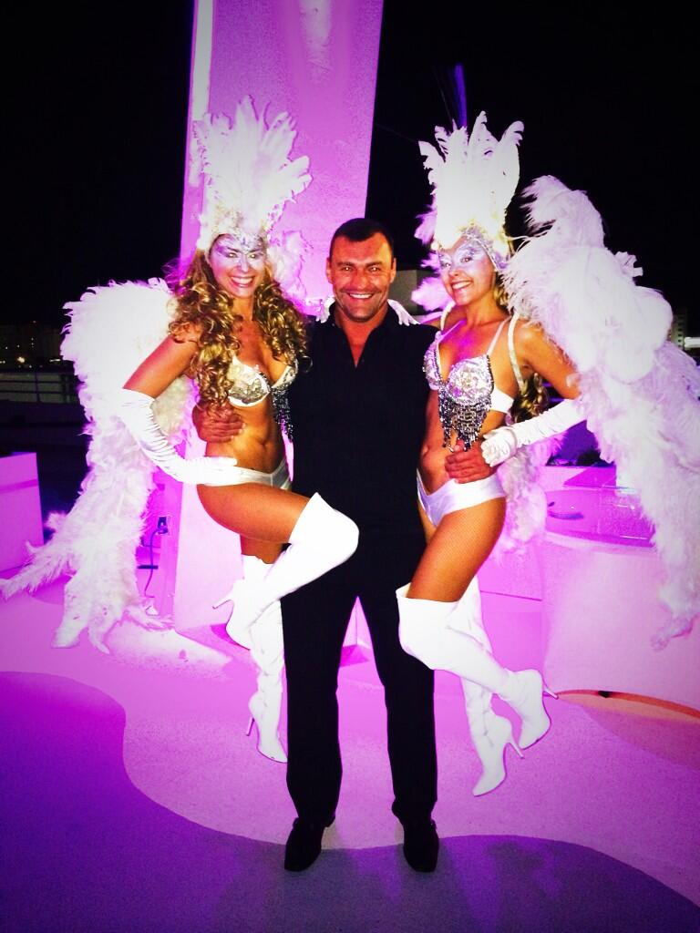 BZ3lBElIEAAN-GK.jpg:large