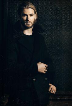 Febo_OUAT's tweet image. *se viste de luto por su corazón roto (?)*