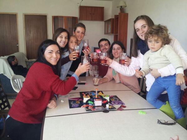 barbarasansan's tweet photo. Un brindis por estos momentos#manpararepetir# http://t.co/S1kjkk0SiQ