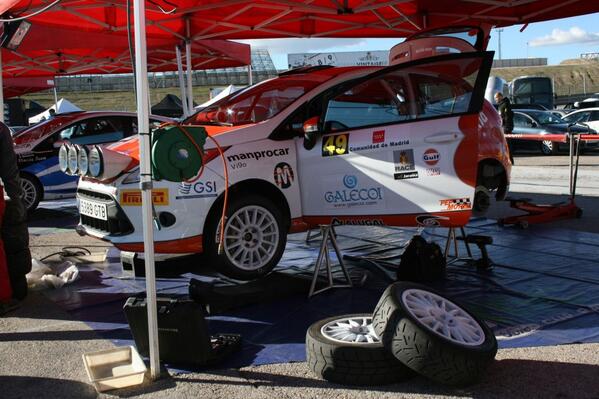 J_VARELA13's tweet photo. Grande todo el equipo de @RMCMotorsport todos unos profesionales y sobre todo grandes personas!!! http://t.co/2RWsbaocHi