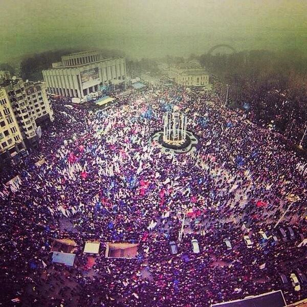 Sum41Ukraine's tweet photo. GUYS! PLEASE SUPPORT UKRAINE PEOPLE's FIGHT TO JOIN EU!!! #ukraine #euromaidan http://t.co/icKhZmuXzf
