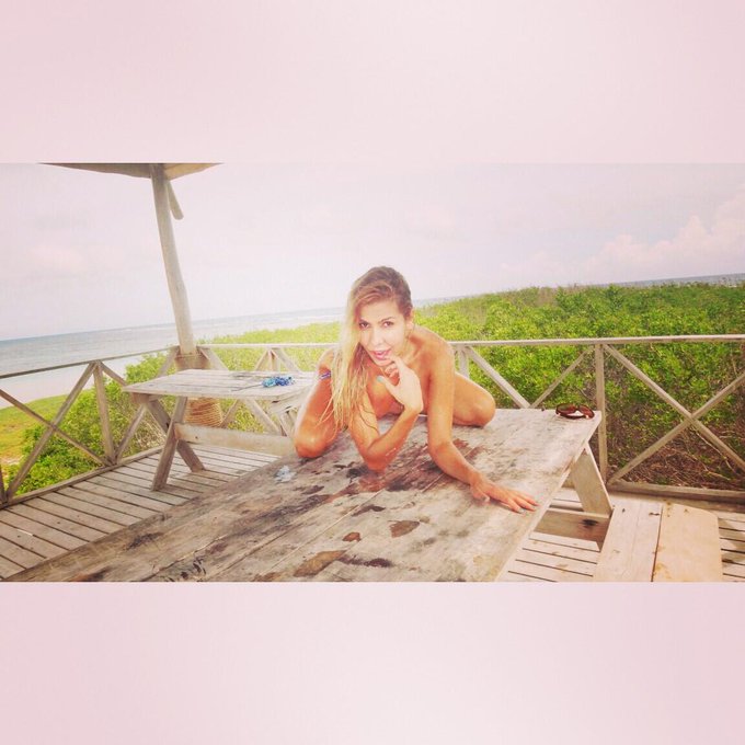 Buenas Noches mis bellos!!! Les dejo esta foto q consegu&iacute; d Los Roques. Muuaacckk http://t.co/MHGDkL<a href="/tag/feriadesocopo"class="tags"><span>#feriadesocopo</span></a>