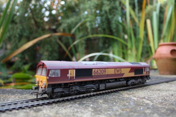 InterCity82's tweet image. Can't believe I lay down on the freezing patio to get this shot... #FrozenFreight