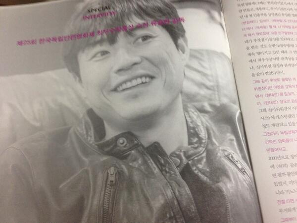 godard13's tweet photo. 서울독립영화제 매거진 [NOW]의 류승완 감독인터뷰. "영화 만들고 싶어 감독이 되려는게 아니라, 감독이 되고 싶어 영화를 민들려는 친구들이 있어. 그럼 현장에서 버티질 못하지." 영화제 오세요^^ http://t.co/G3DlYfJfCn