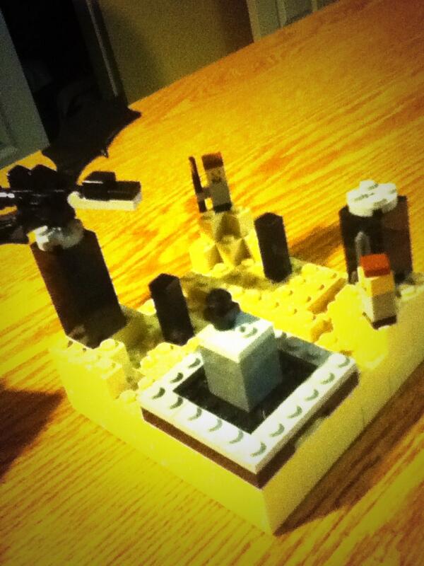 aaron_aaron2929's tweet photo. @notch ,@LEGO_Group , you know how there's been these Lego minecraft sets right? I jump ahead and built the End B) http://t.co/OxRMJTnwoV